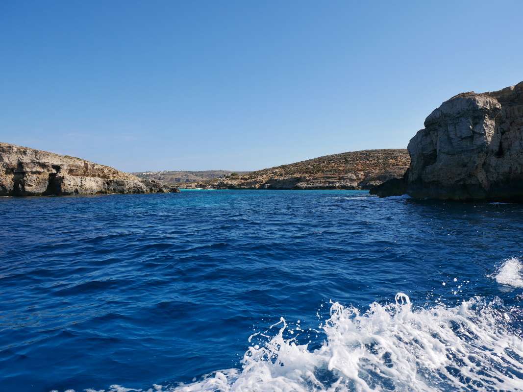 Plavba z Cirkewwy na Comino