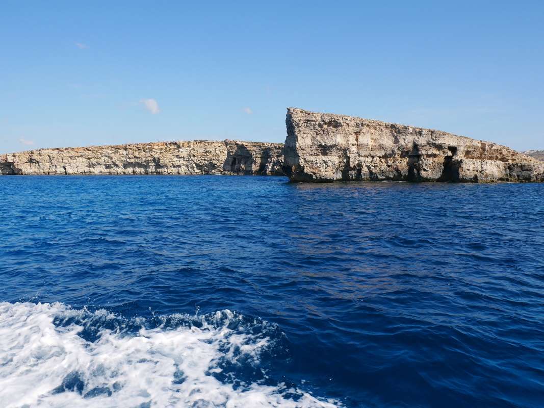 Plavba z Cirkewwy na Comino