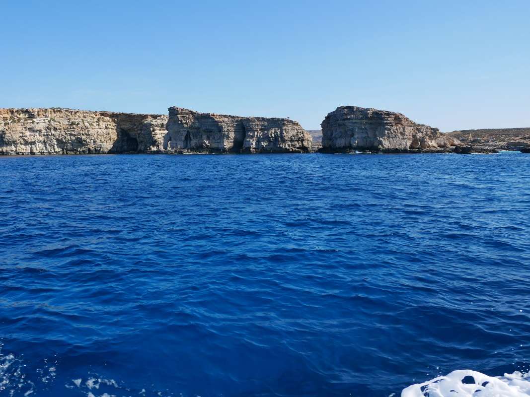Plavba z Cirkewwy na Comino