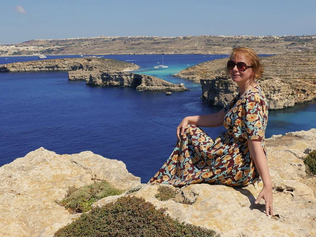 Comino - výhľad na Modrú lagúnu od veže Santa Marija