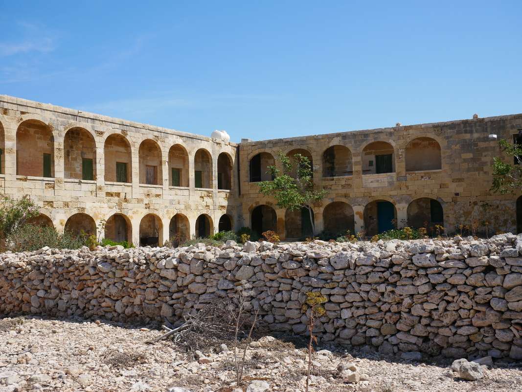 Comino - izolačná vojenská nemocnica