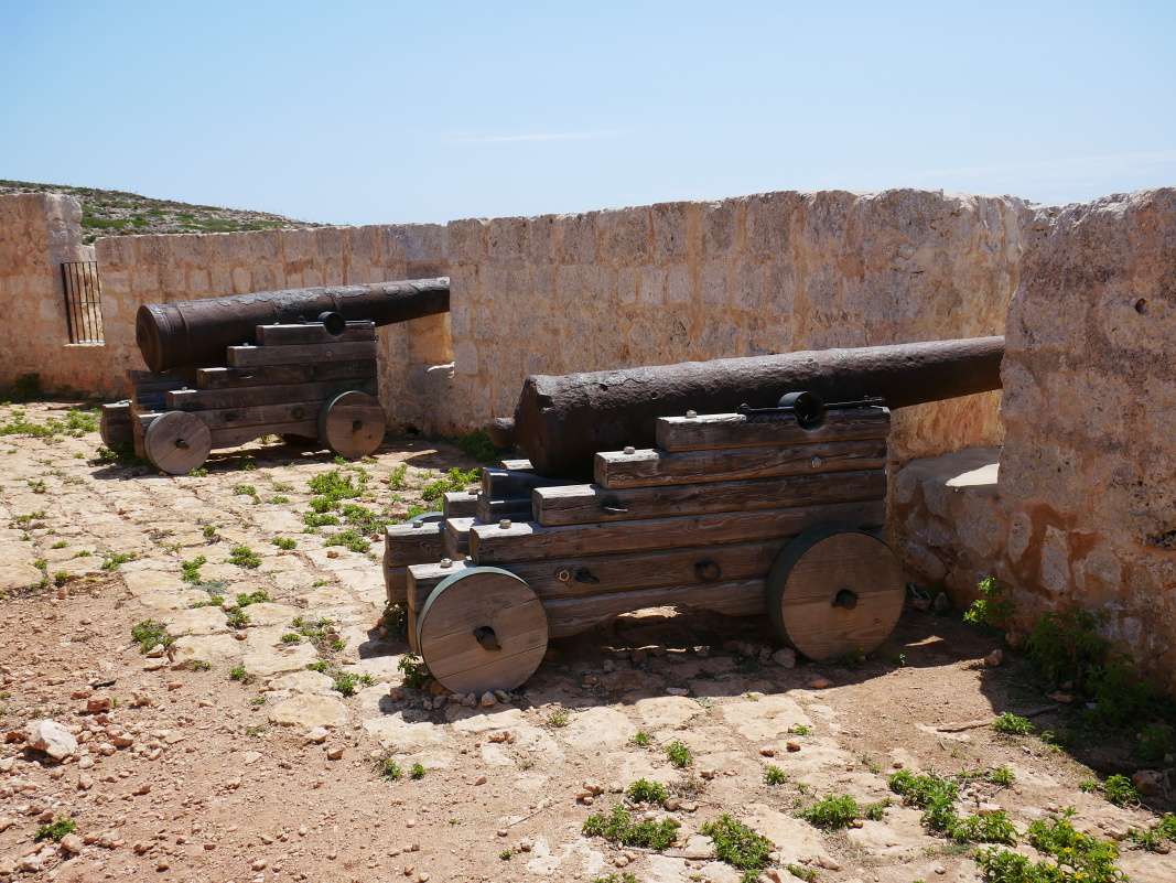 Comino - Batéria Santa Marija