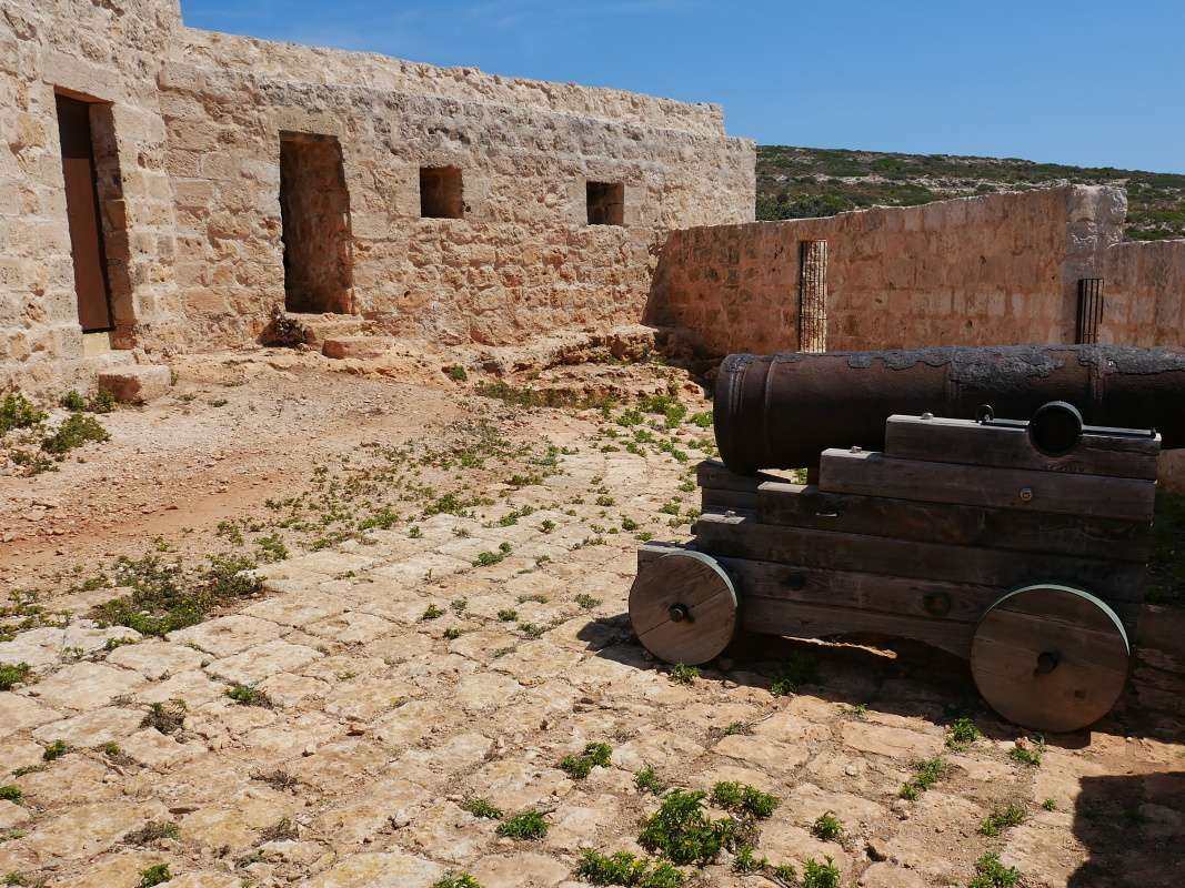 Comino - Batéria Santa Marija