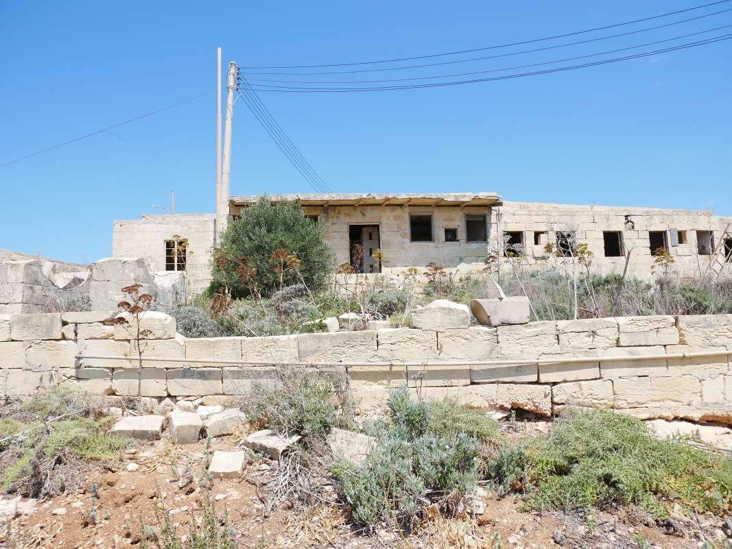 Comino - Stará prasacia farma