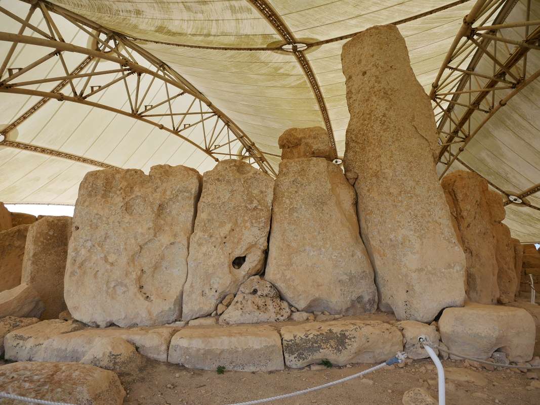 Megalitický chrám Hagar Qim, megalit vysoký 5,2m