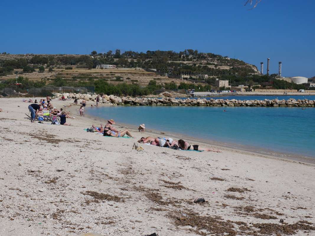 Návrat z móla, St. Petr Beach je za tým kopcom