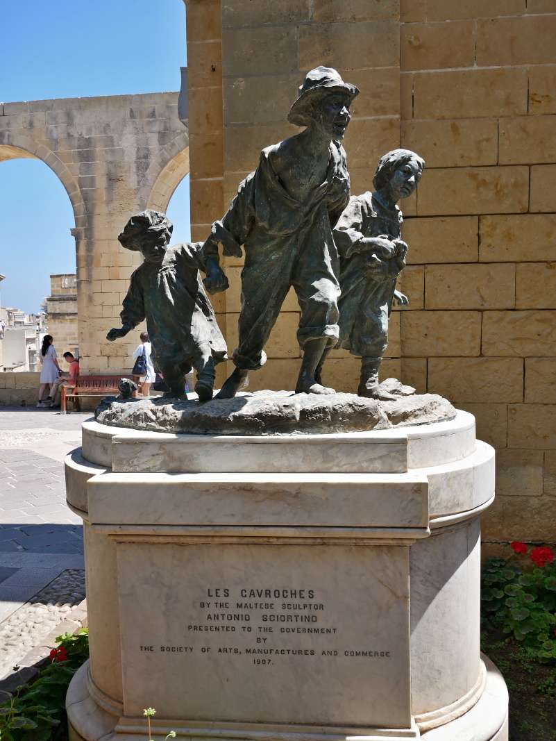 Upper Barrakka záhrady, Antonia Scitionina: Les Gavroches (The Street Boys), originál je v MUZA  