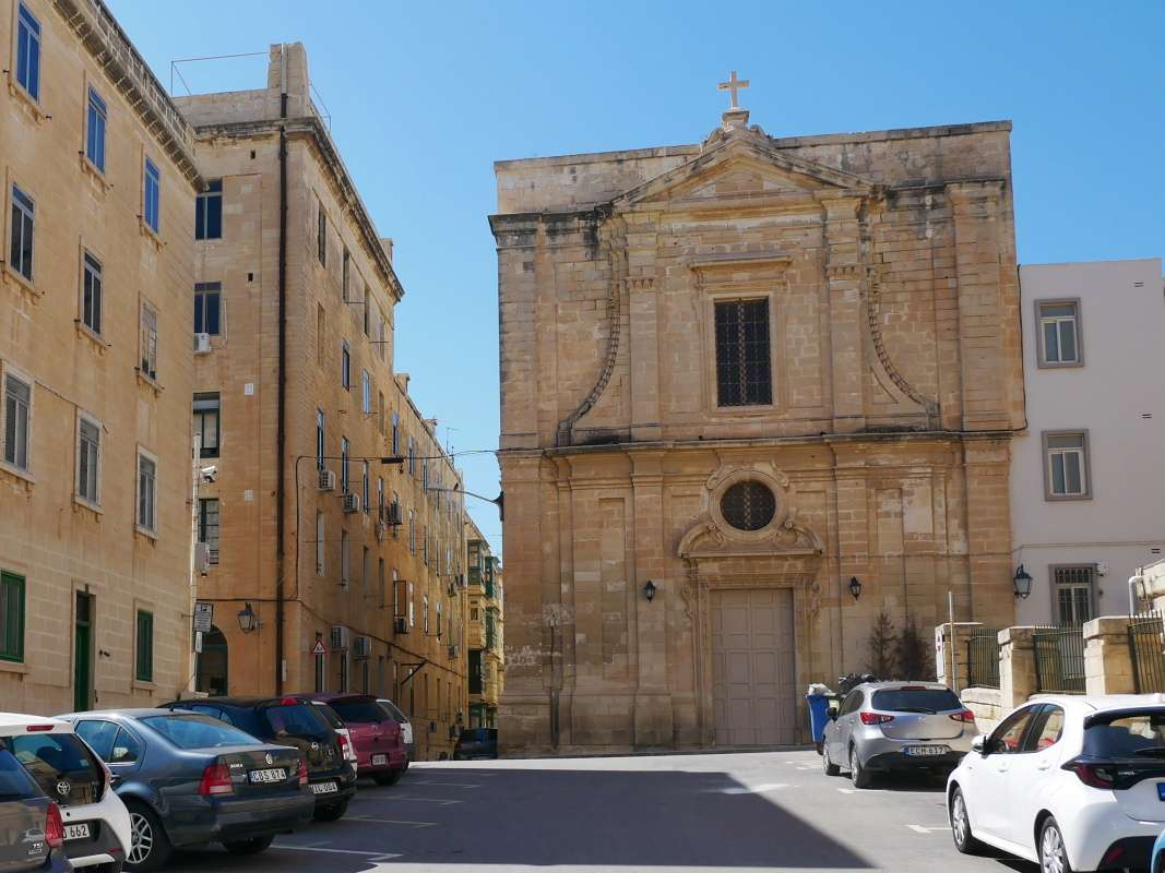 Z pevnosti St. Elmo do prístavu trajektu do Sliemy