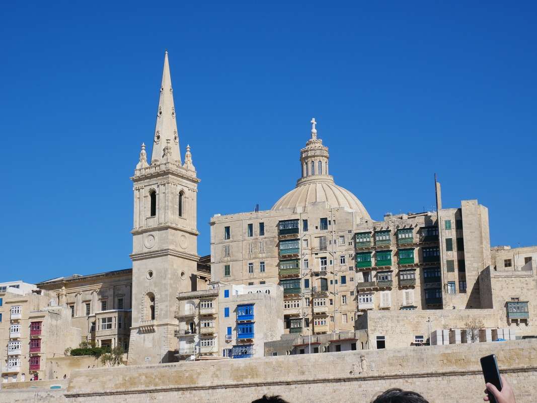 Plavba do Sliemy, Valletta sa vzďaľuje