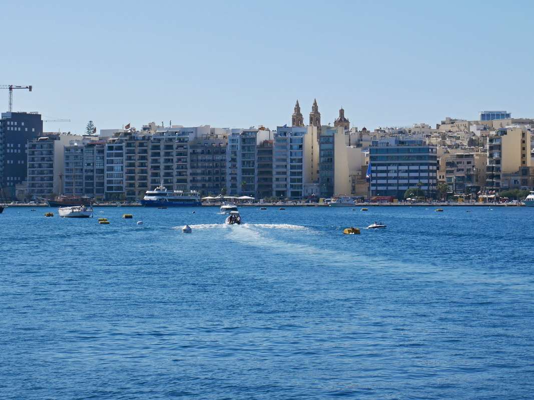 Plavba do Sliemy, Sliema sa približuje