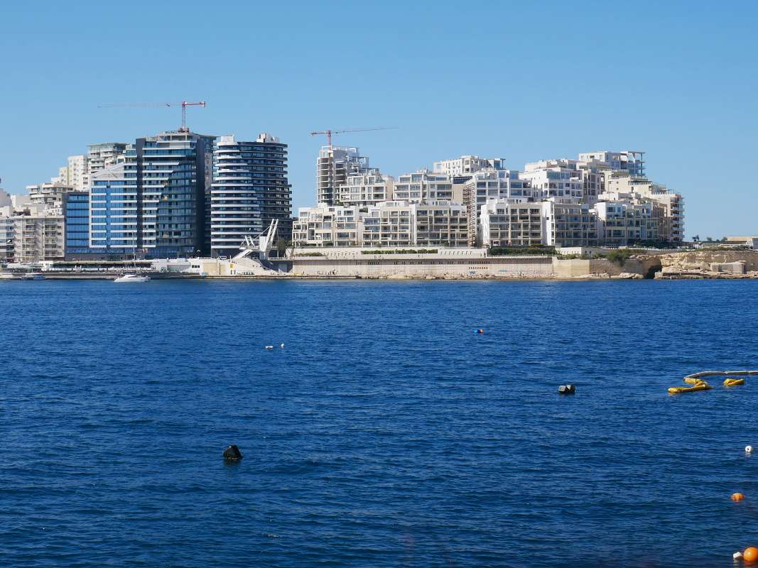 Plavba do Sliemy, Sliema sa približuje