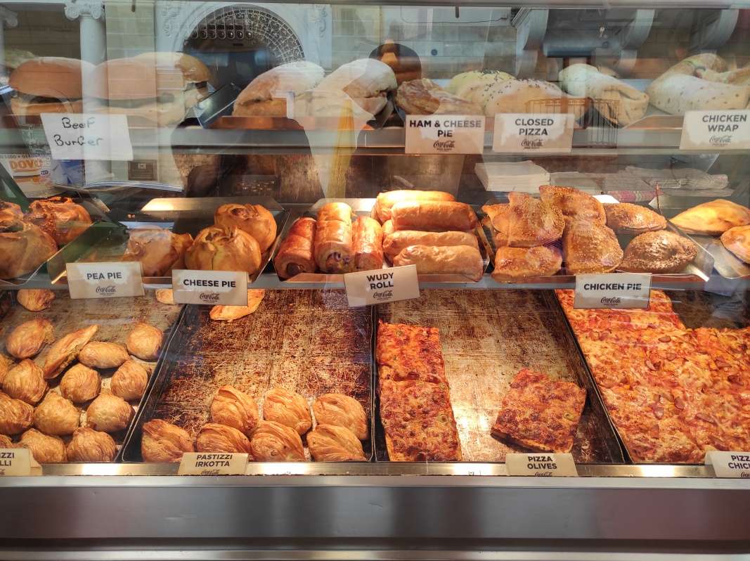 Ochutnala som pastizzi s riccottou i s hráškom - nabudúce už len riccotta :)