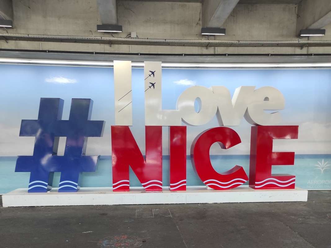 Ano, I Love Nice :) - na letisku