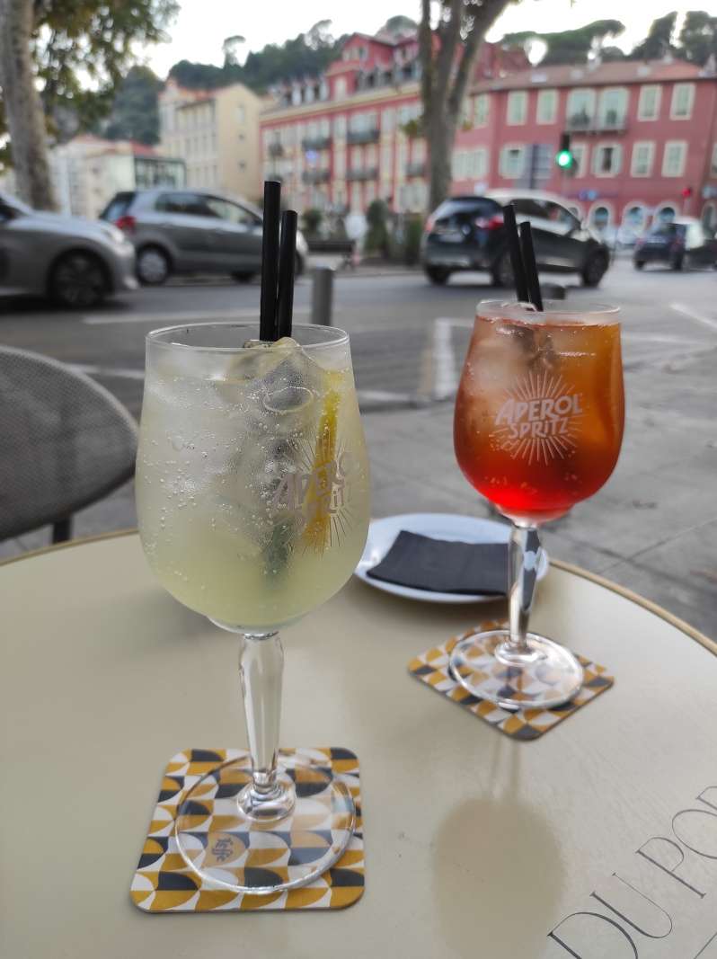 Limencello spritz a Aperol spritz v prístave