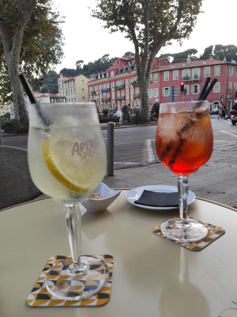 Limencello spritz a Aperol spritz v prístave