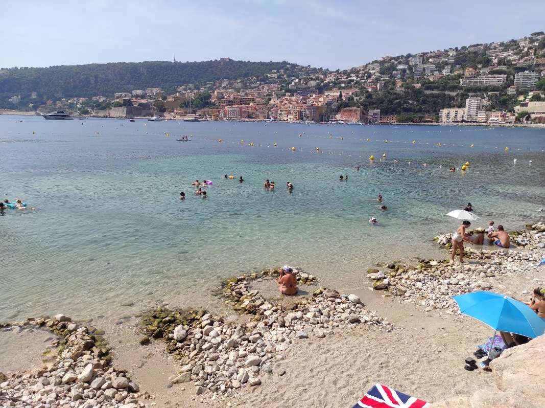 Pláž vo Villefranche-sur-Mer
