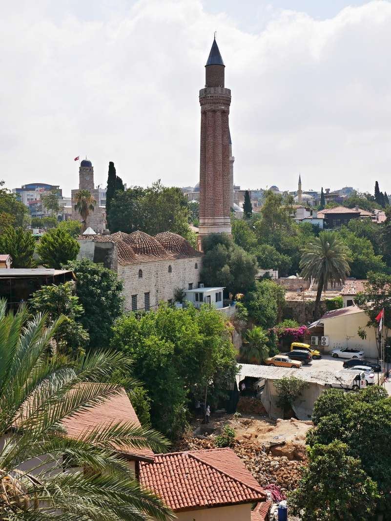 Výhľad na Kaleici - Yivli mešita a minaret