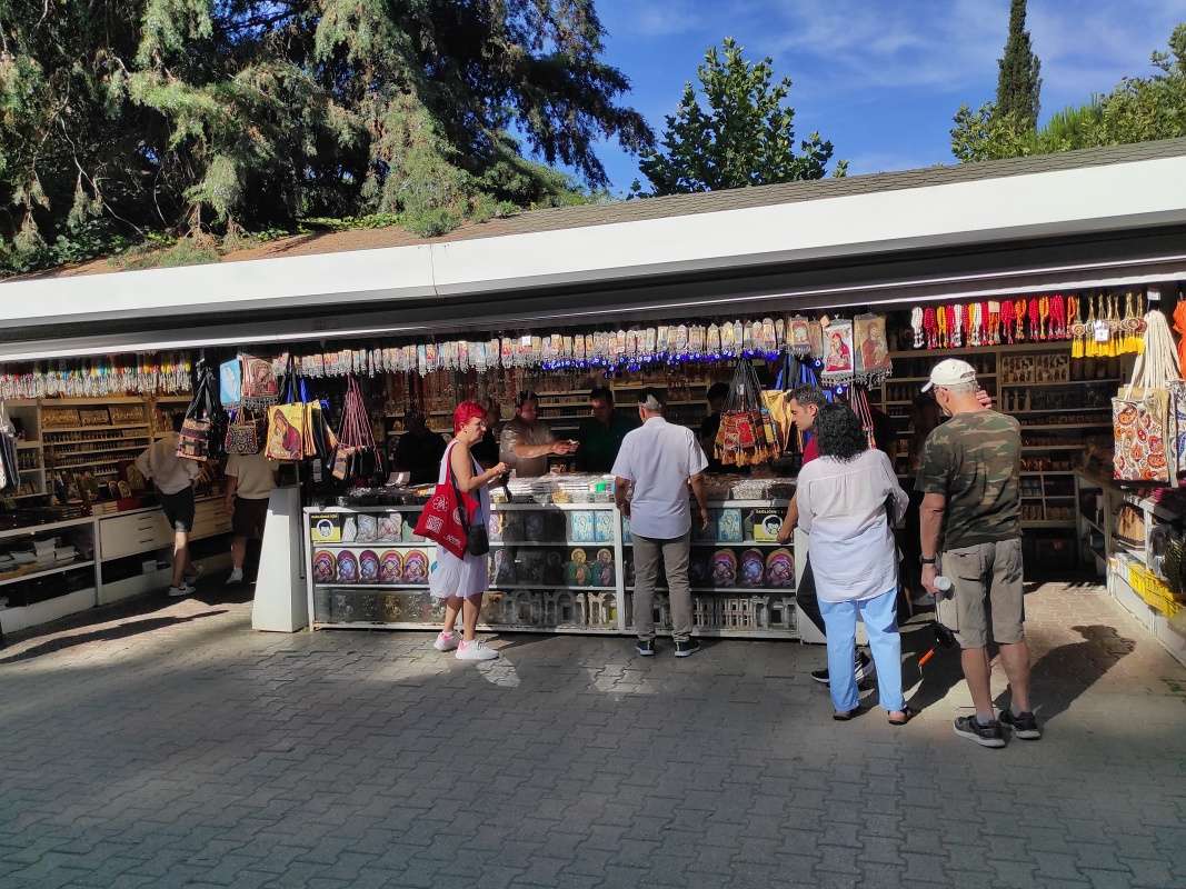 Suveníry ... kúpila som magnetku a prívesok Boženke