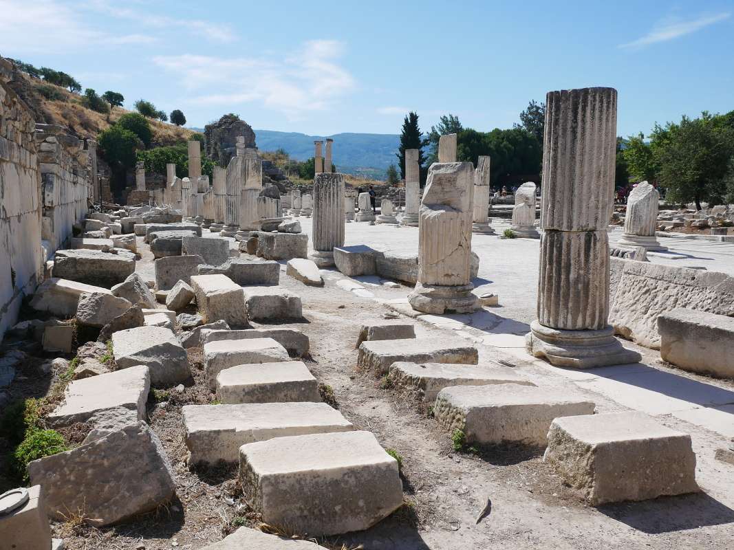 Stĺpy pred Bouleuterionom