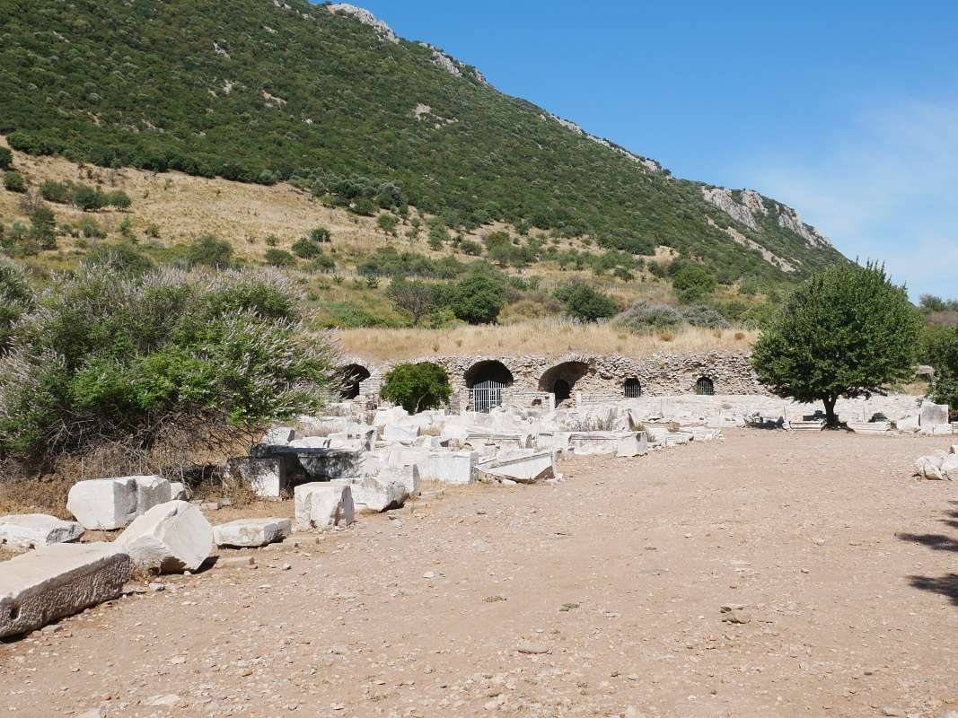 Prechádzame Agorou na západ - tu som našla kamienok pre Boženku