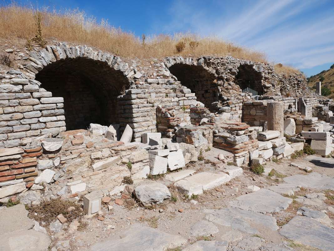 Kryptoportikum - klenutá klenba čiatočne v podzemí, Domiciánova ulica
