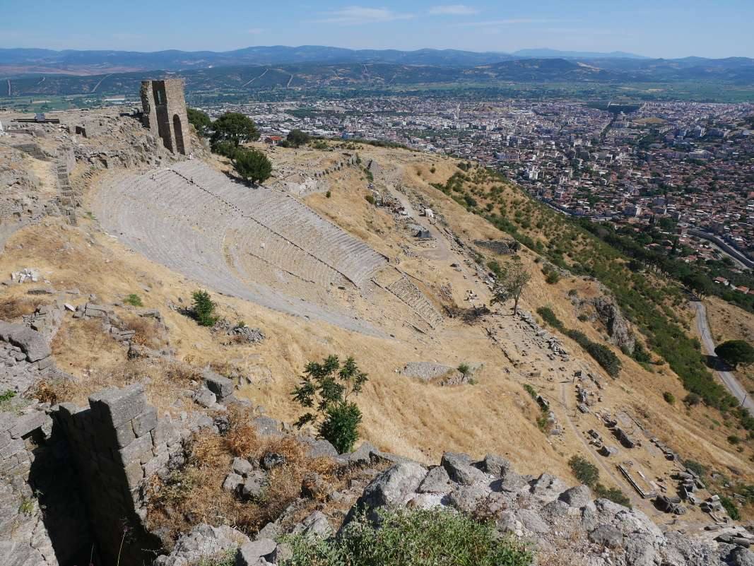 Akropola Pergamonu - divadlo a Aténin chrám