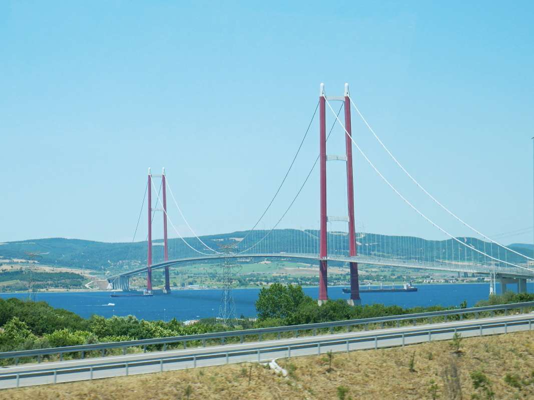 Çanakkale Bridge ponad Dardanely - prechádzame z Ázie do Európy