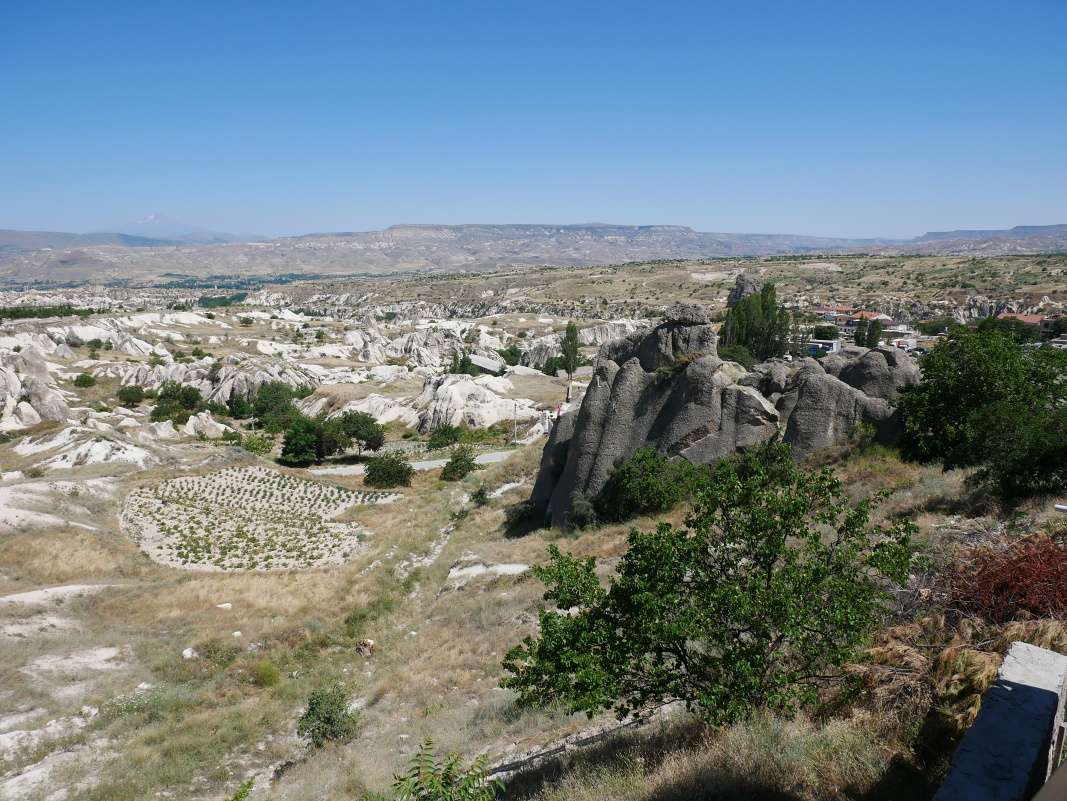 Výhľad na jednu sopku - vpravo od Erciyes Daǧi