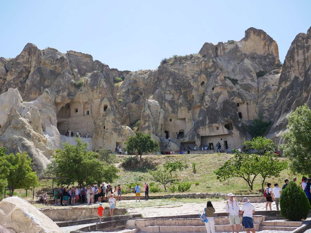 Múzeum Göreme, kláštor a Temný kostol vľavo hore