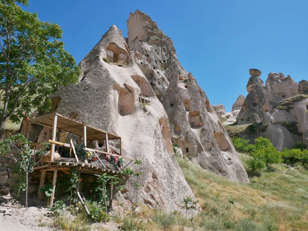 Prechádzka popod hrad Uchisar
