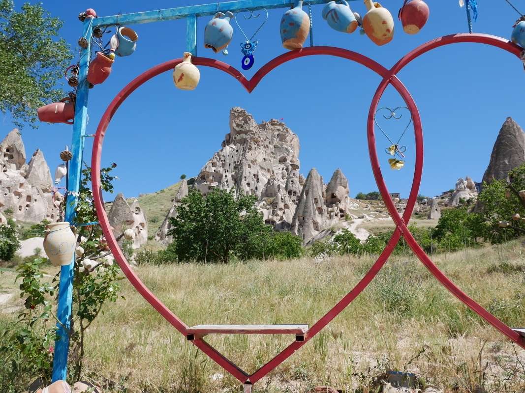 Prechádzka popod hrad Uchisar