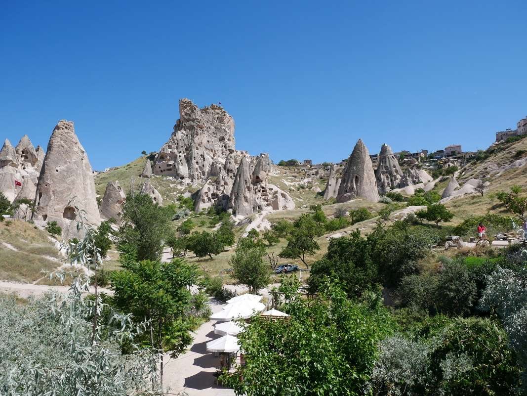 Prechádzka popod hrad Uchisar