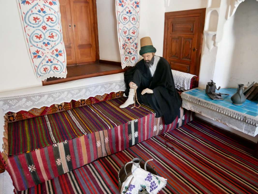 Konya, Mevlana múzeum, cely a život mníchov