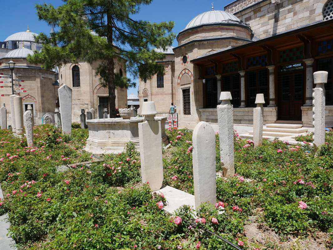 Konya, Mevlana múzeum, hrobky
