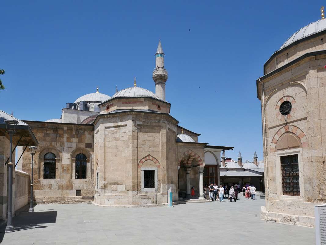 Konya, Mevlana múzeum, vraciam sa na nádvorie