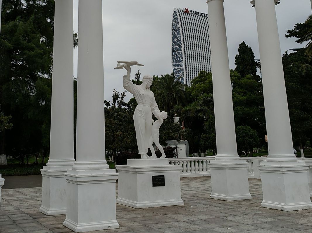 Kolonáda a Marriott hotel, je blízko nášho ubytovania