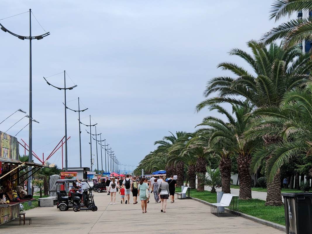 Promenáda popri pláži