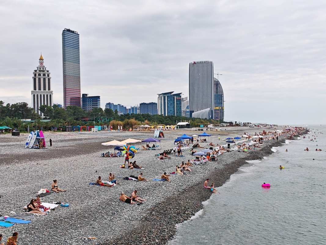 Výhľad z móla, smer Orbi City