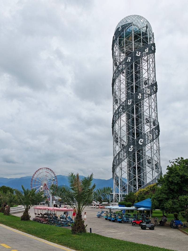 Batumi City - Abecedná veža