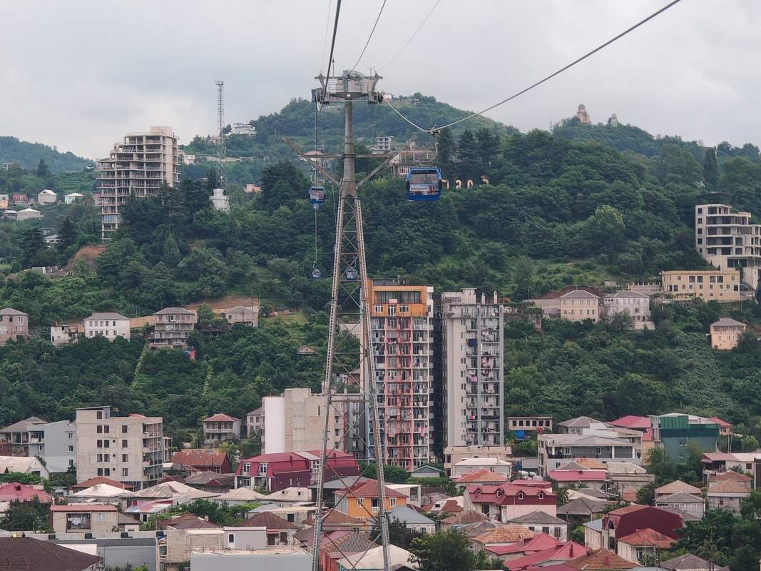 Výhľad z lanovky na Batumi
