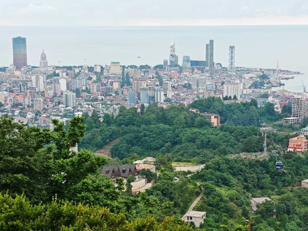 Batumi City z okienka stanice lanovky