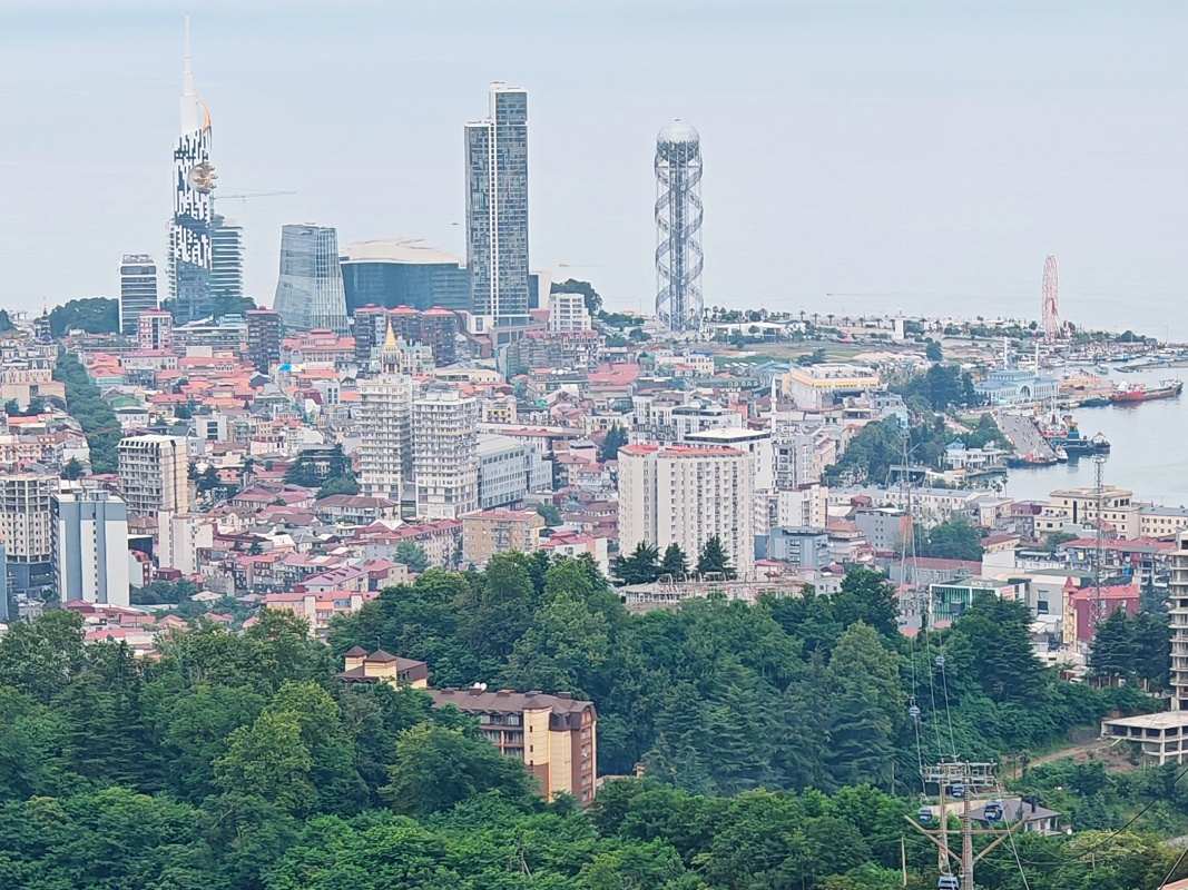 Batumi City z okienka stanice lanovky