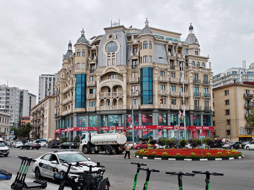 Batumi - hotel oproti dolnej stanici Argo