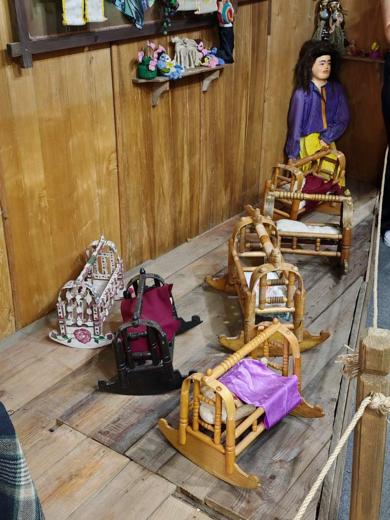 Dievčenské hračky - kolísky