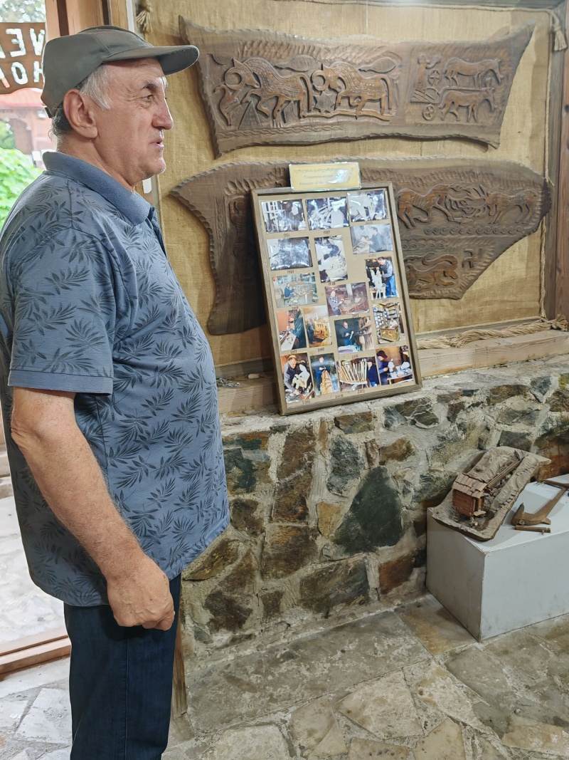 Kemal Turmanidze - rezbár, autor a majiteľr