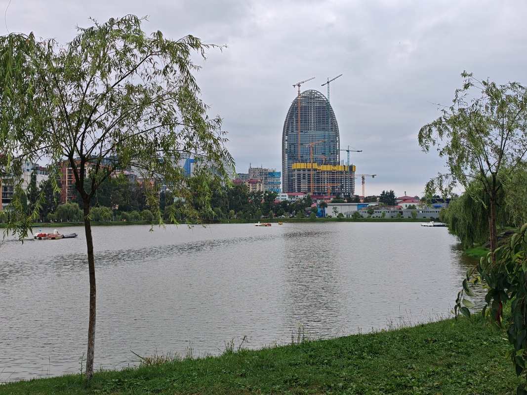 Batumi Central park pri jazere Nuri