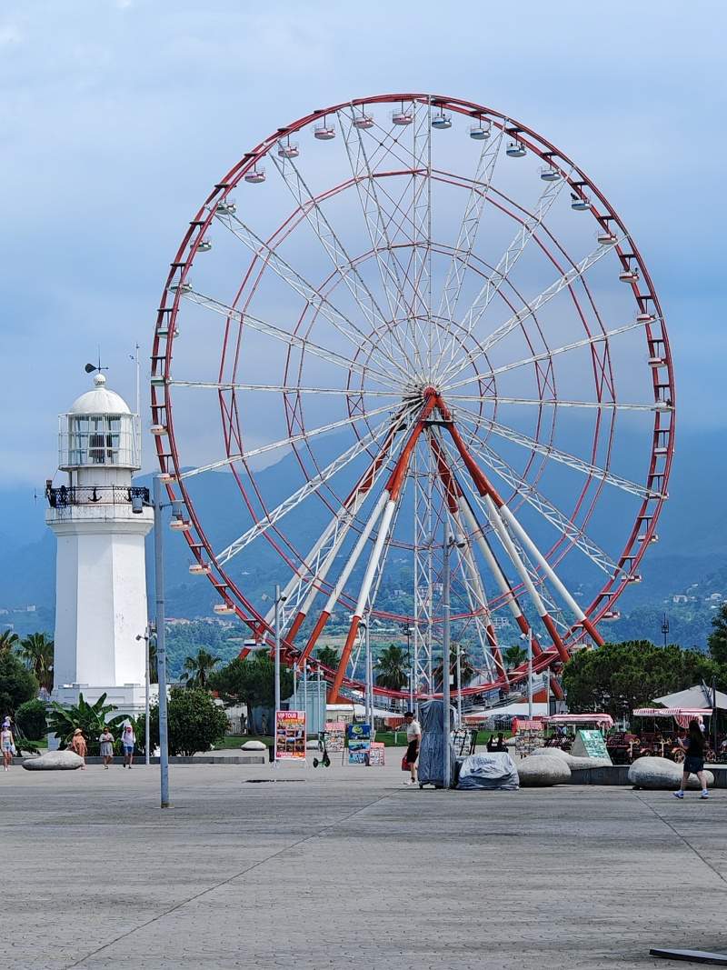 Maják a Ruské koleso v diaľke