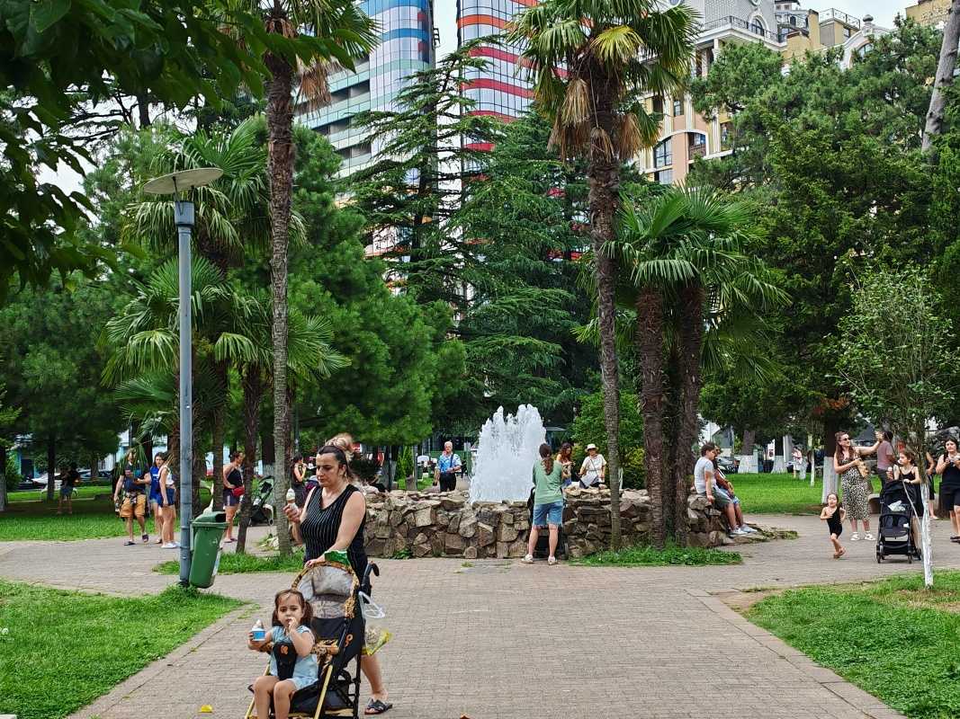 Batumi Central park pri jazere Nuri
