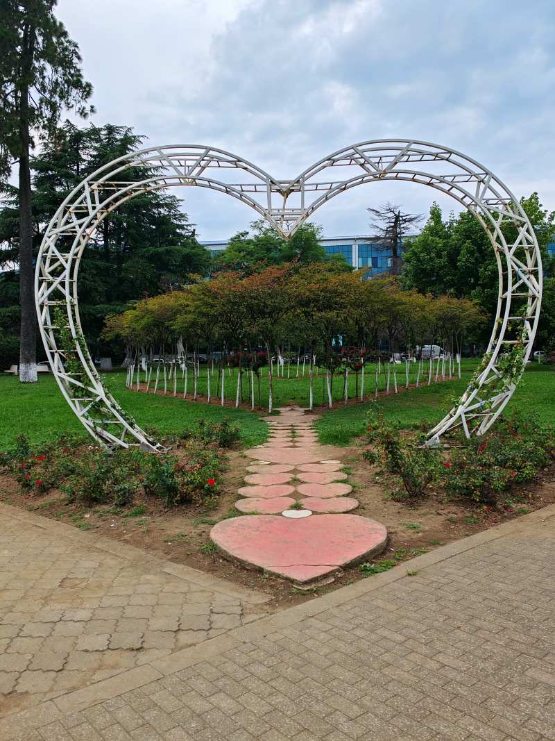 Batumi Central park pri jazere Nuri