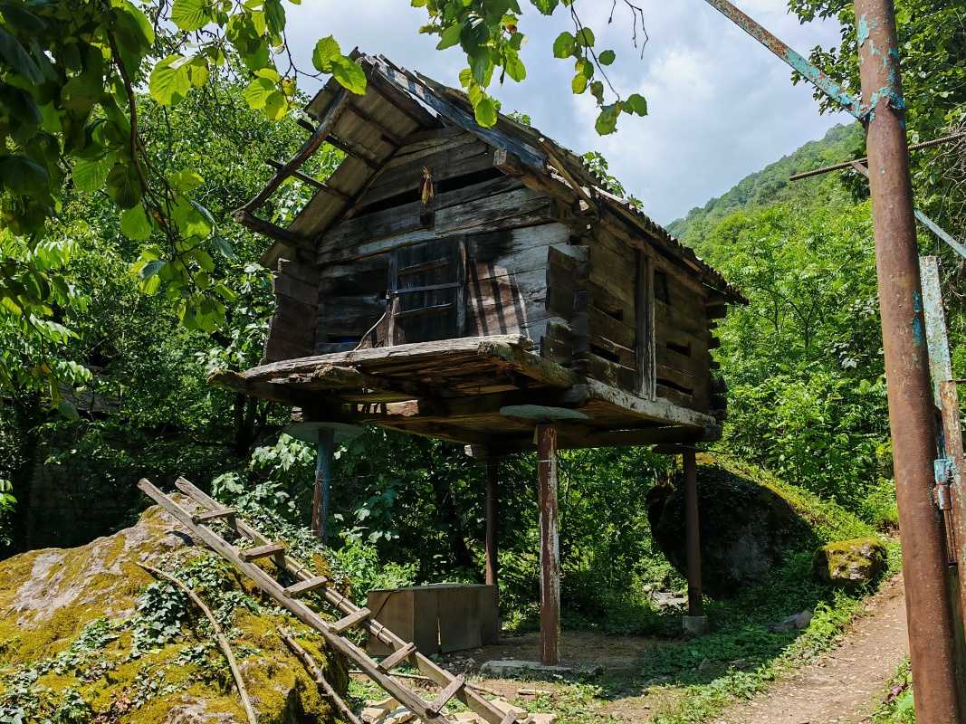 Okolie Mirveti vodopádu